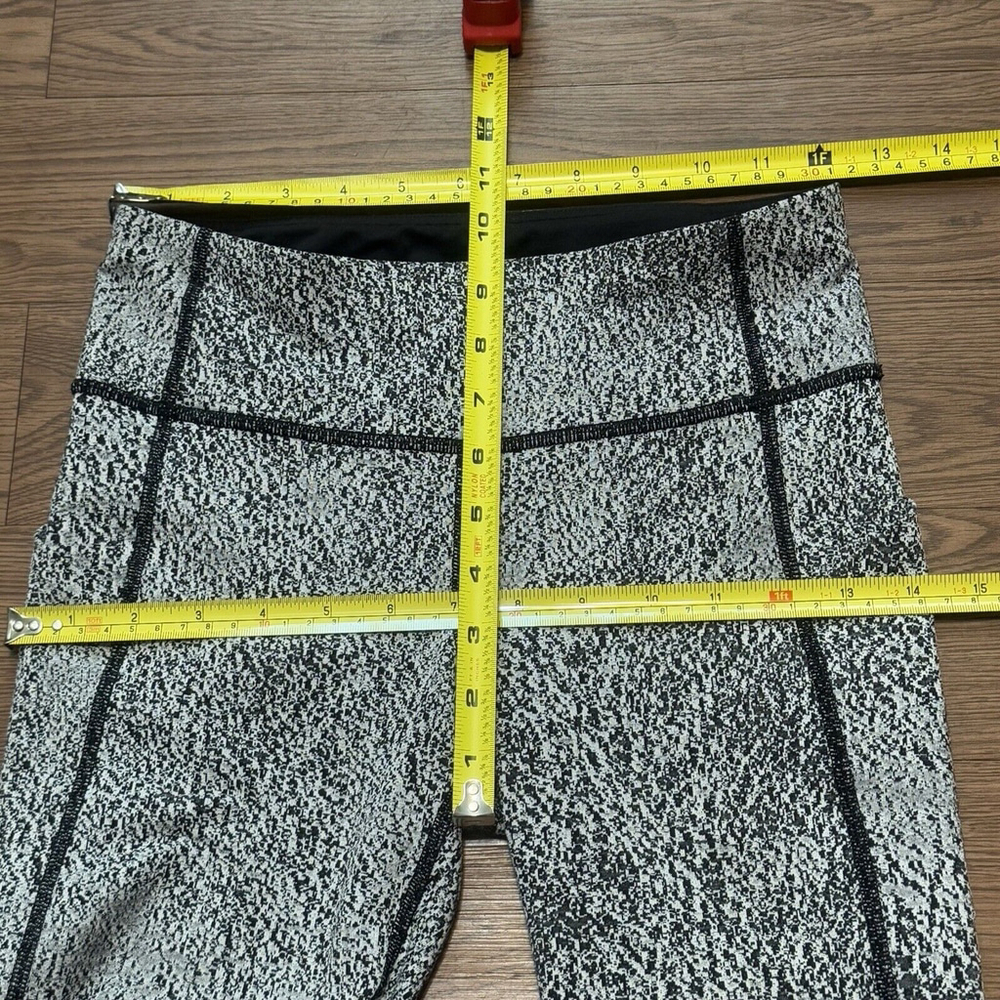 Lululemon Black and White Cropped Leggings Size:4 - Picture 6 of 9